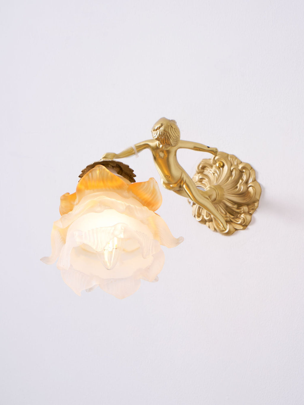 antique-brass-wall-sconce-with-angel-figurine-detail-img17.jpg
