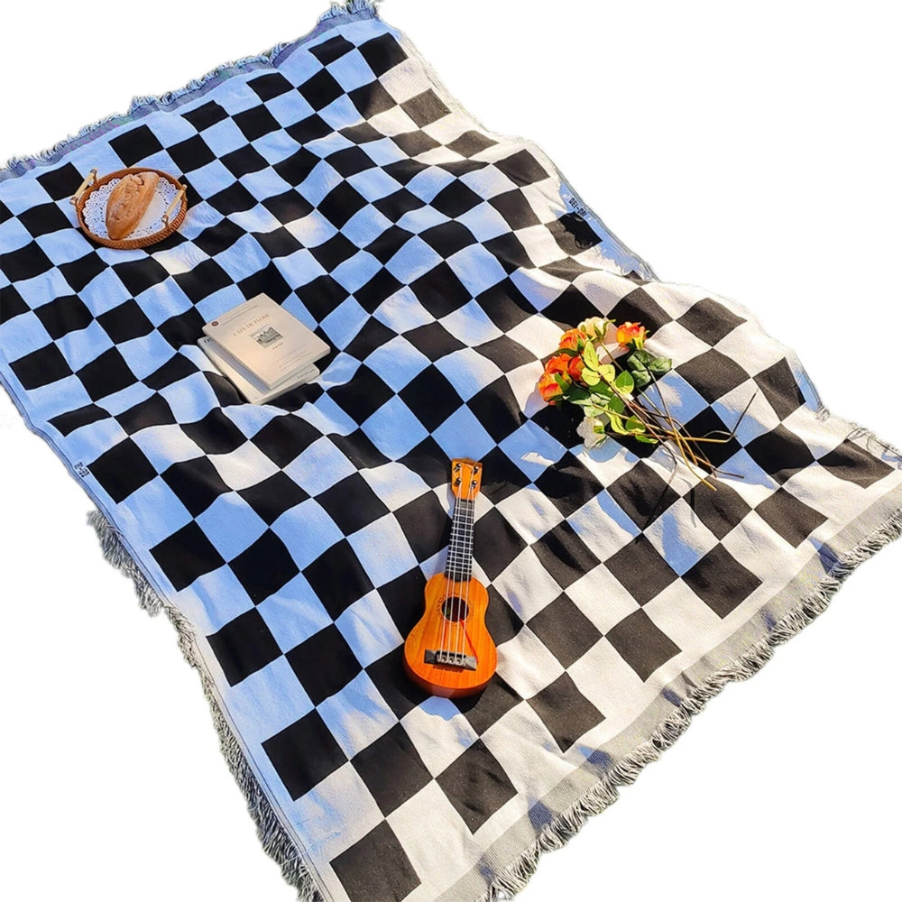checkered-microfiber-picnic-blanket-with-fringed-edges-img7.jpg