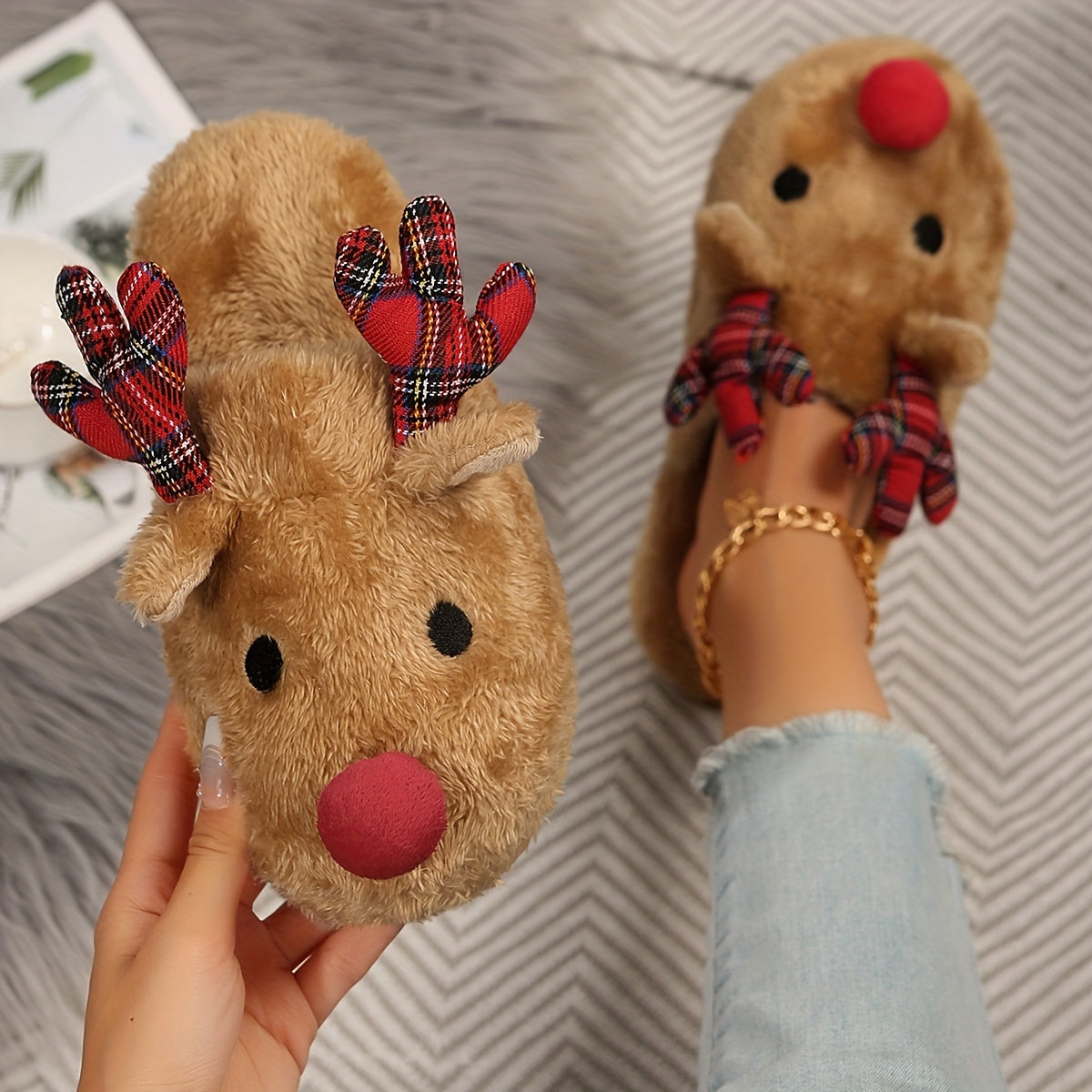 cosy-christmas-reindeer-slippers-plush-lining-img1.jpg