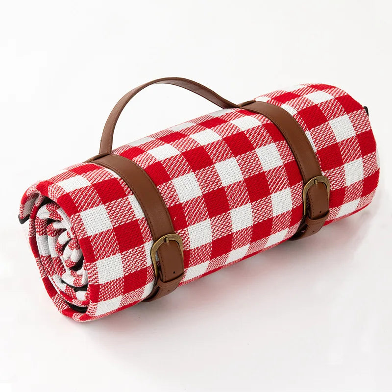 foldable-checkered-picnic-blanket-with-carrying-strap-img1.webp