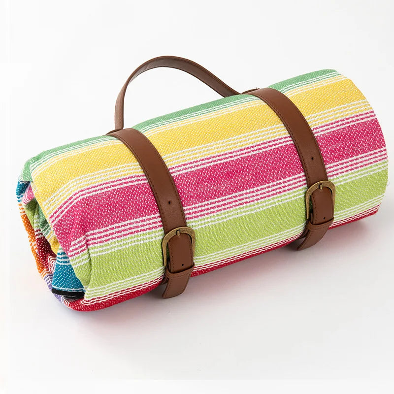 foldable-checkered-picnic-blanket-with-carrying-strap-img10.webp