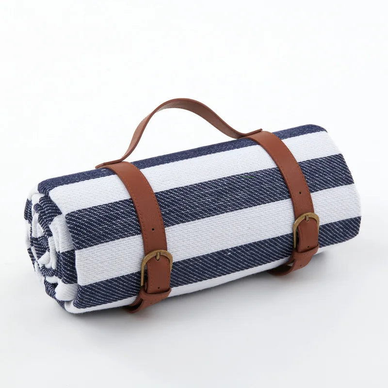 foldable-checkered-picnic-blanket-with-carrying-strap-img12.webp