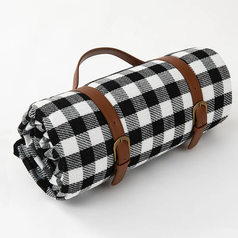 foldable-checkered-picnic-blanket-with-carrying-strap-img13.webp