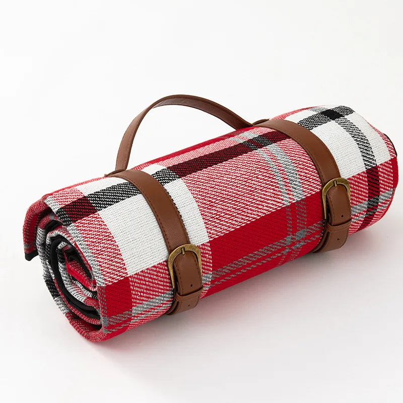 foldable-checkered-picnic-blanket-with-carrying-strap-img15.webp