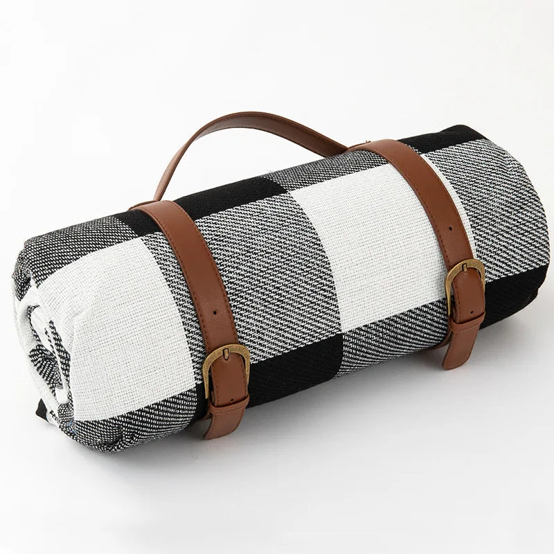 foldable-checkered-picnic-blanket-with-carrying-strap-img16.webp
