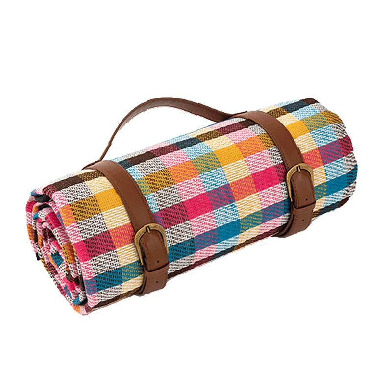 foldable-checkered-picnic-blanket-with-carrying-strap-img7.webp
