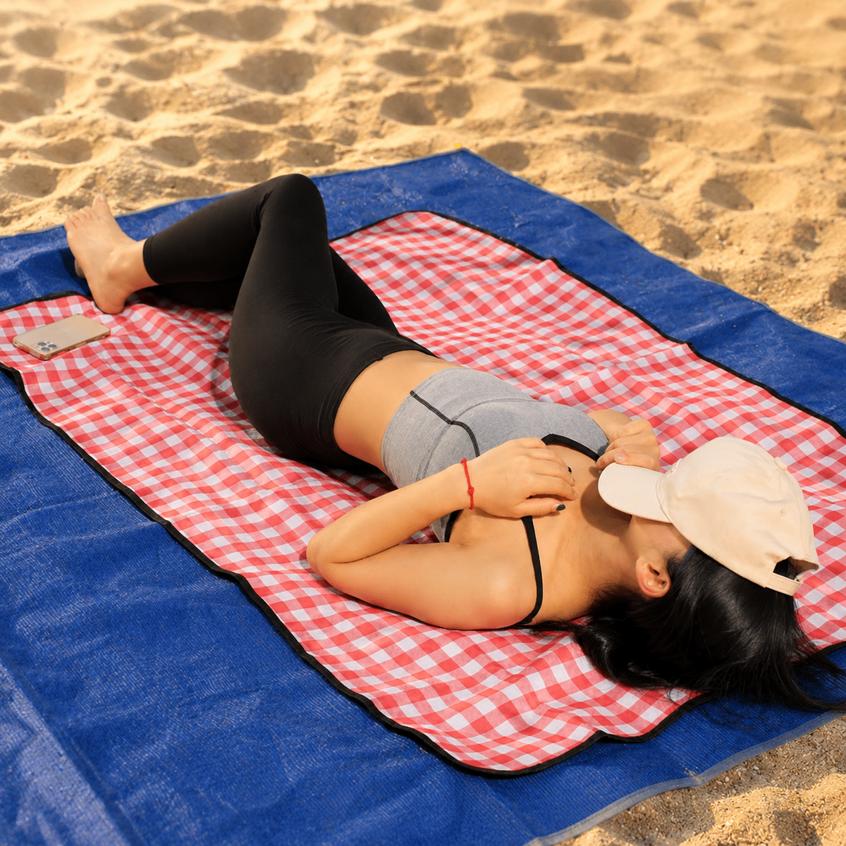 foldable-sand-free-beach-mat-for-outdoor-picnics-img1.png