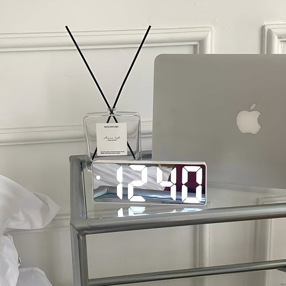 led-mirror-digital-alarm-clock-with-modern-minimalist-display-img2.jpg
