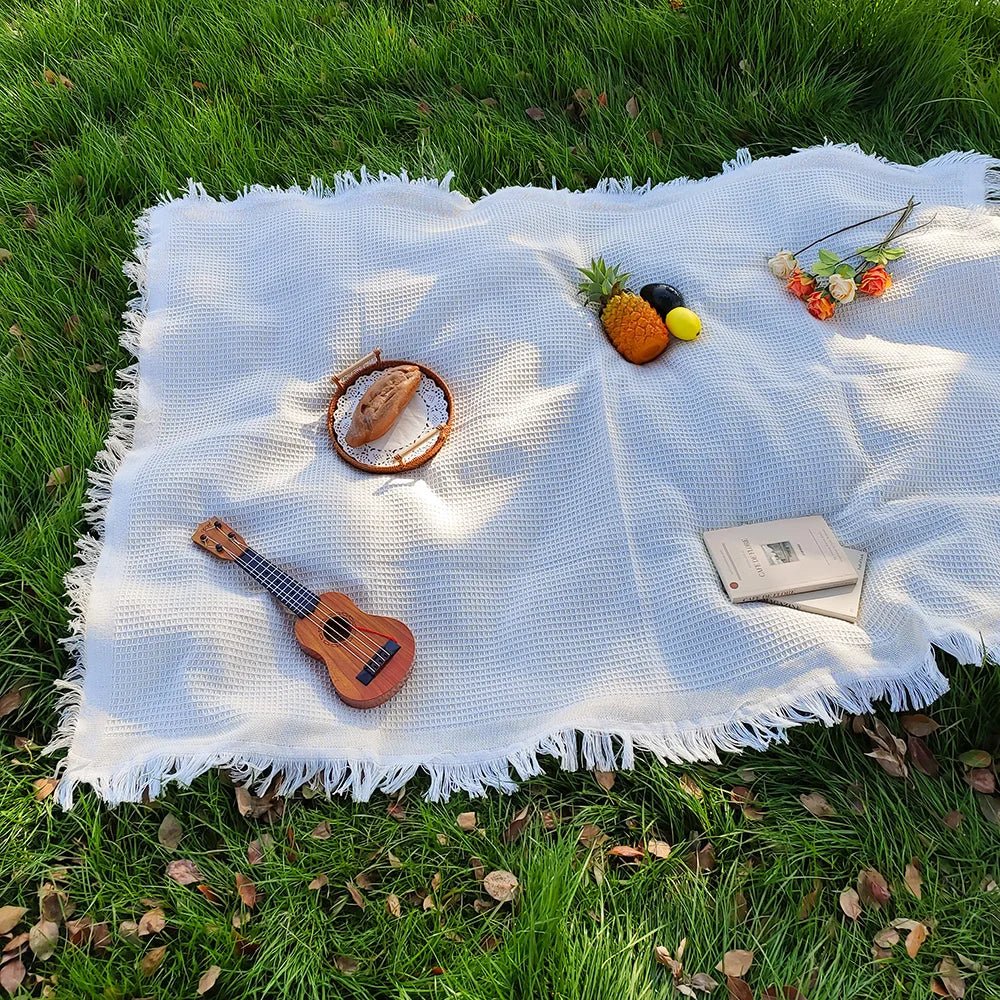 lightweight-cotton-blend-picnic-blanket-with-decorative-tassels-img3.jpg