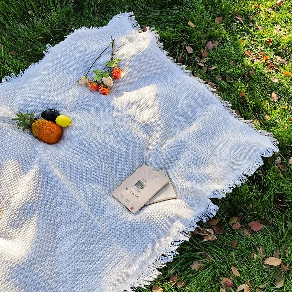 lightweight-cotton-blend-picnic-blanket-with-decorative-tassels-img7.jpg