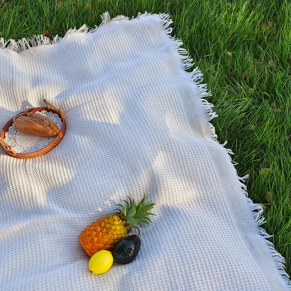 lightweight-cotton-blend-picnic-blanket-with-decorative-tassels-img8.jpg