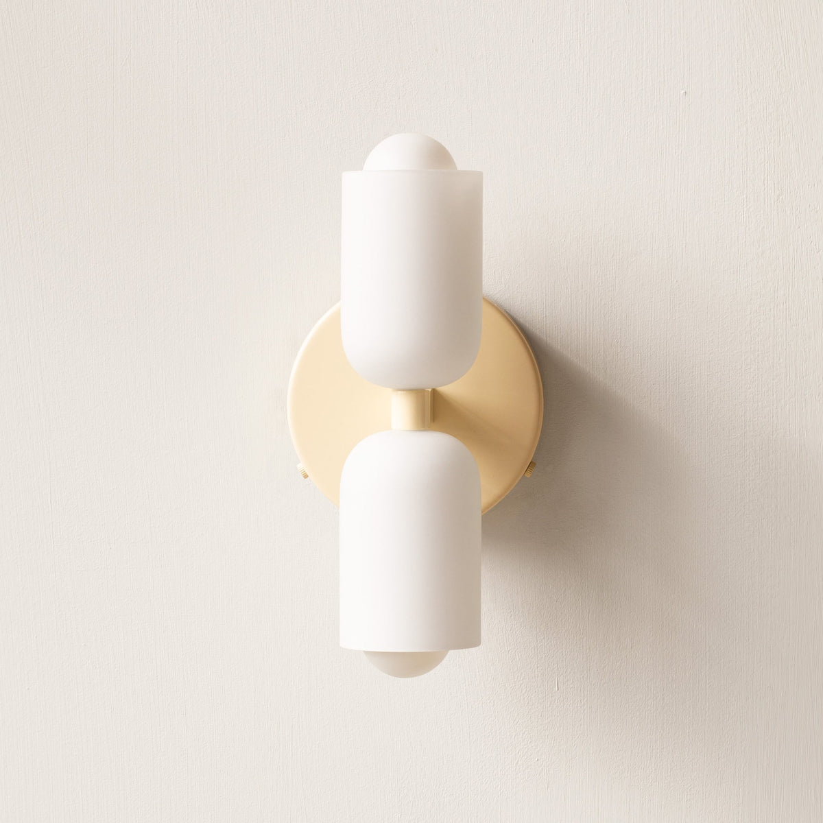 modern-acrylic-wall-sconce-with-up-down-light-effect-img4.jpg