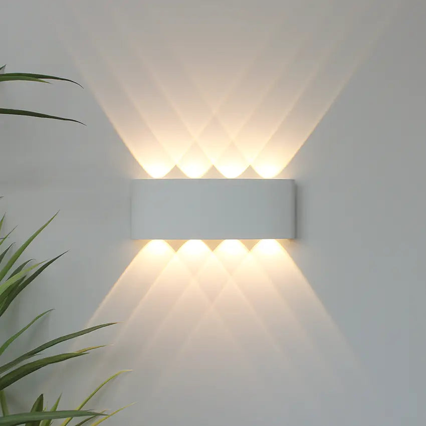 modern-aluminum-wall-sconce-with-black-white-ip44-for-indoor-outdoor-img1.webp