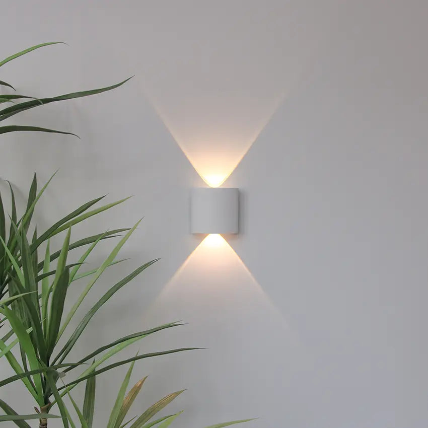 modern-aluminum-wall-sconce-with-black-white-ip44-for-indoor-outdoor-img4.webp