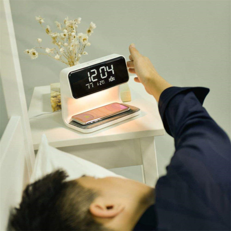 multifunctional-bedside-lamp-with-wireless-charger-and-clock-img3.jpg