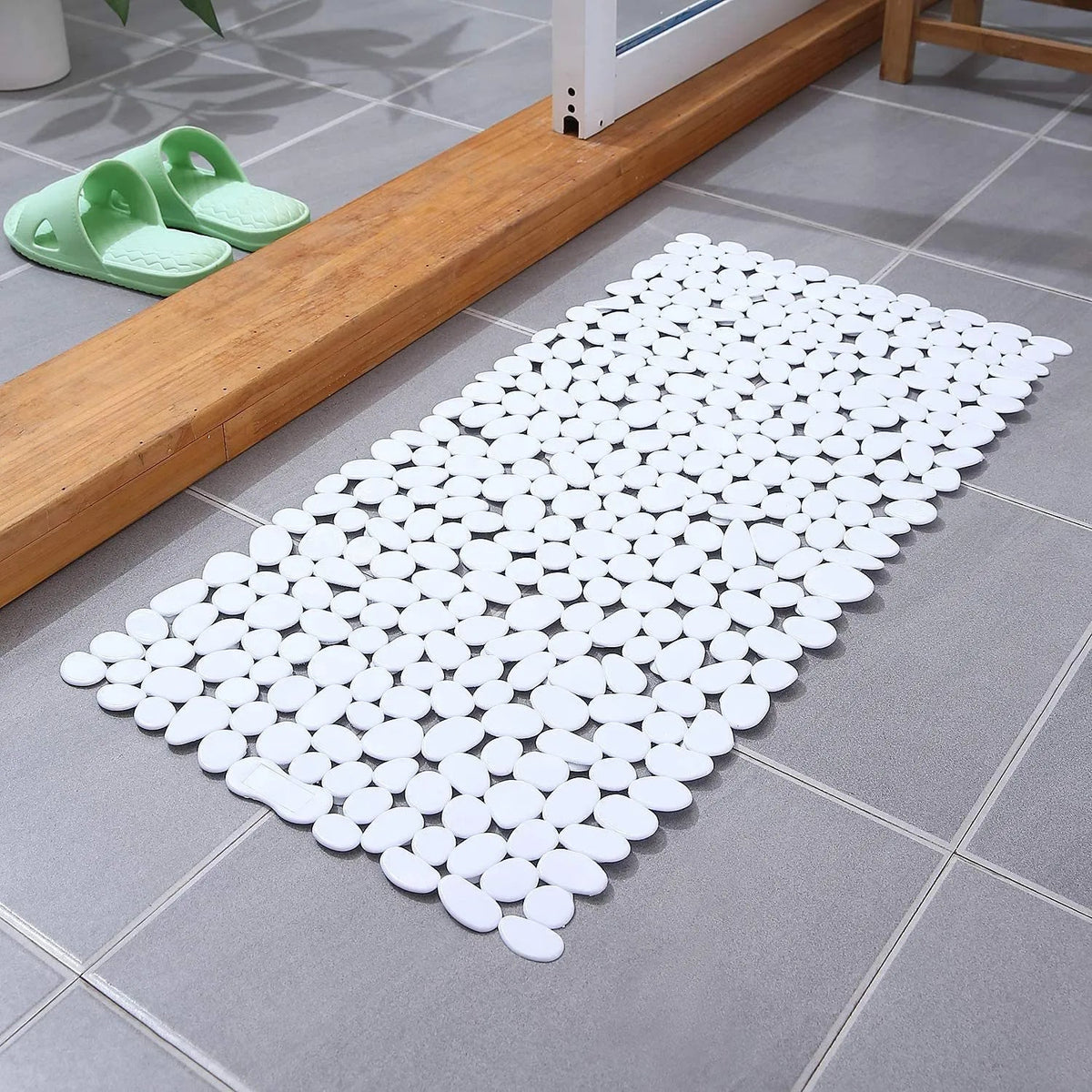 non-slip-pebble-bath-mat-for-shower-tub-massage-effect-suction-grip-img1.jpg