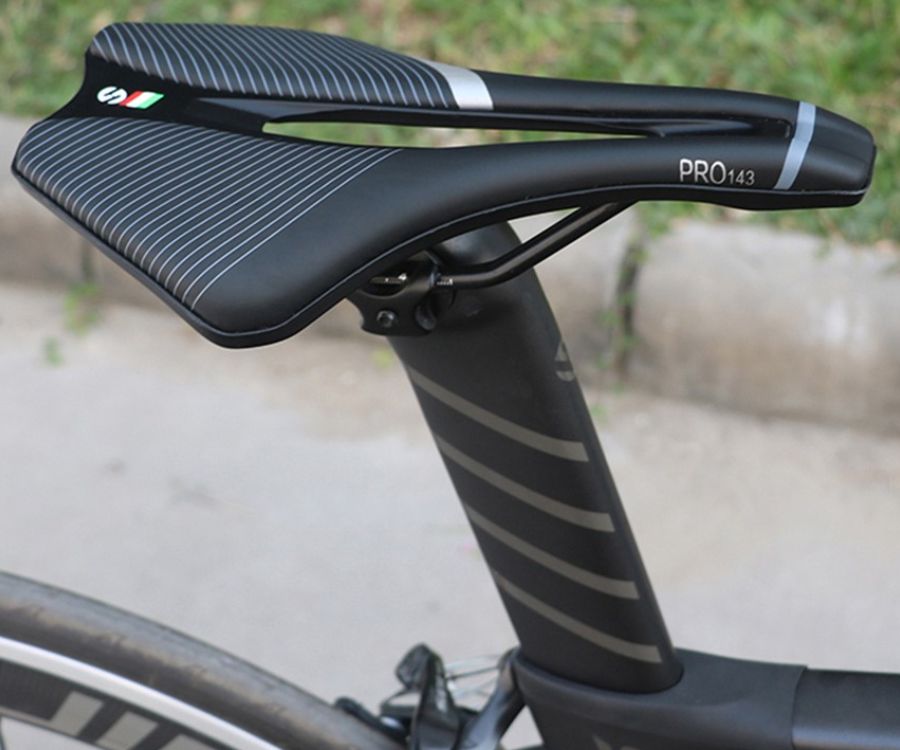padded-bike-saddle-for-cycling-ergonomic-gel-cushion-221g-lightweight-img2.jpg