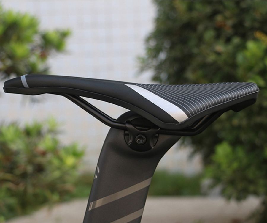 padded-bike-saddle-for-cycling-ergonomic-gel-cushion-221g-lightweight-img4.jpg