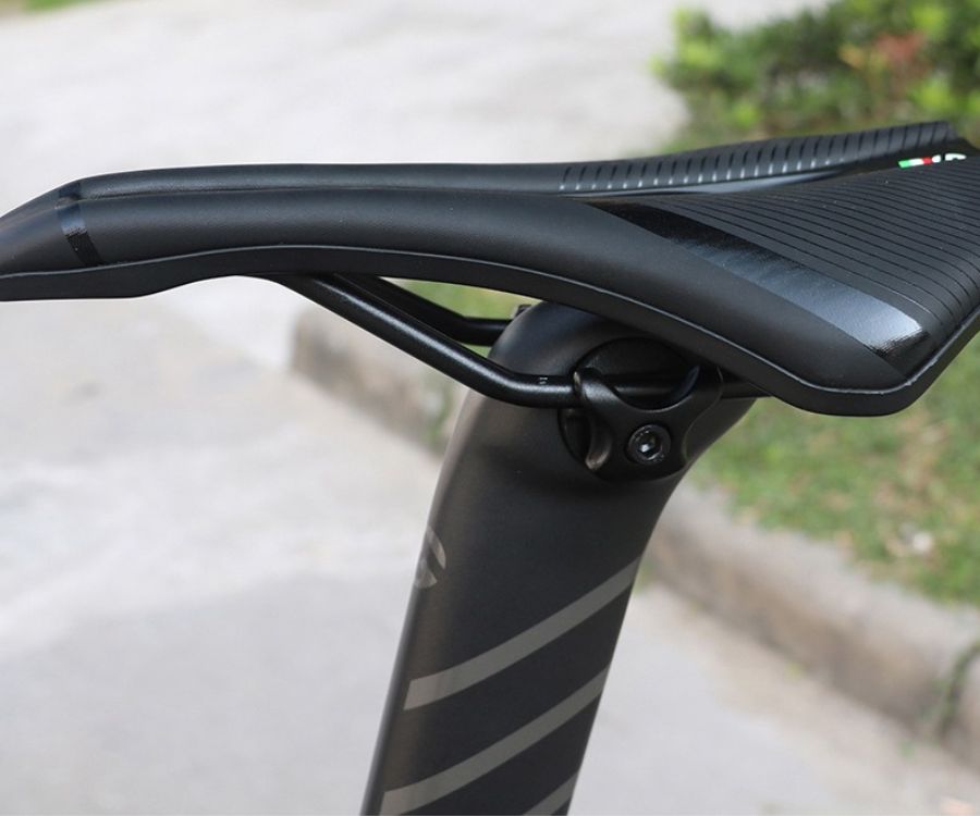 padded-bike-saddle-for-cycling-ergonomic-gel-cushion-221g-lightweight-img5.jpg
