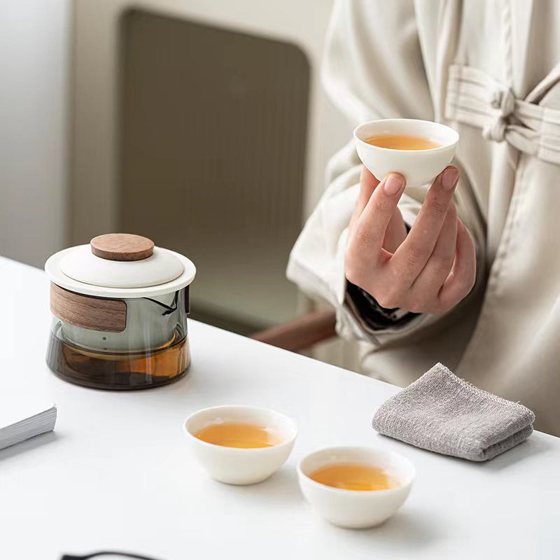 portable-tea-set-with-strainer-and-3-cups-dishwasher-safe-img2.jpg
