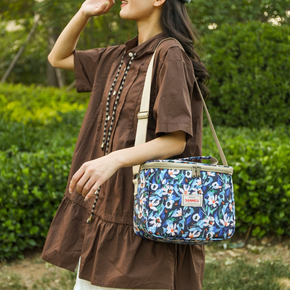 retro-floral-insulated-lunch-bag-for-picnics-img1.jpg