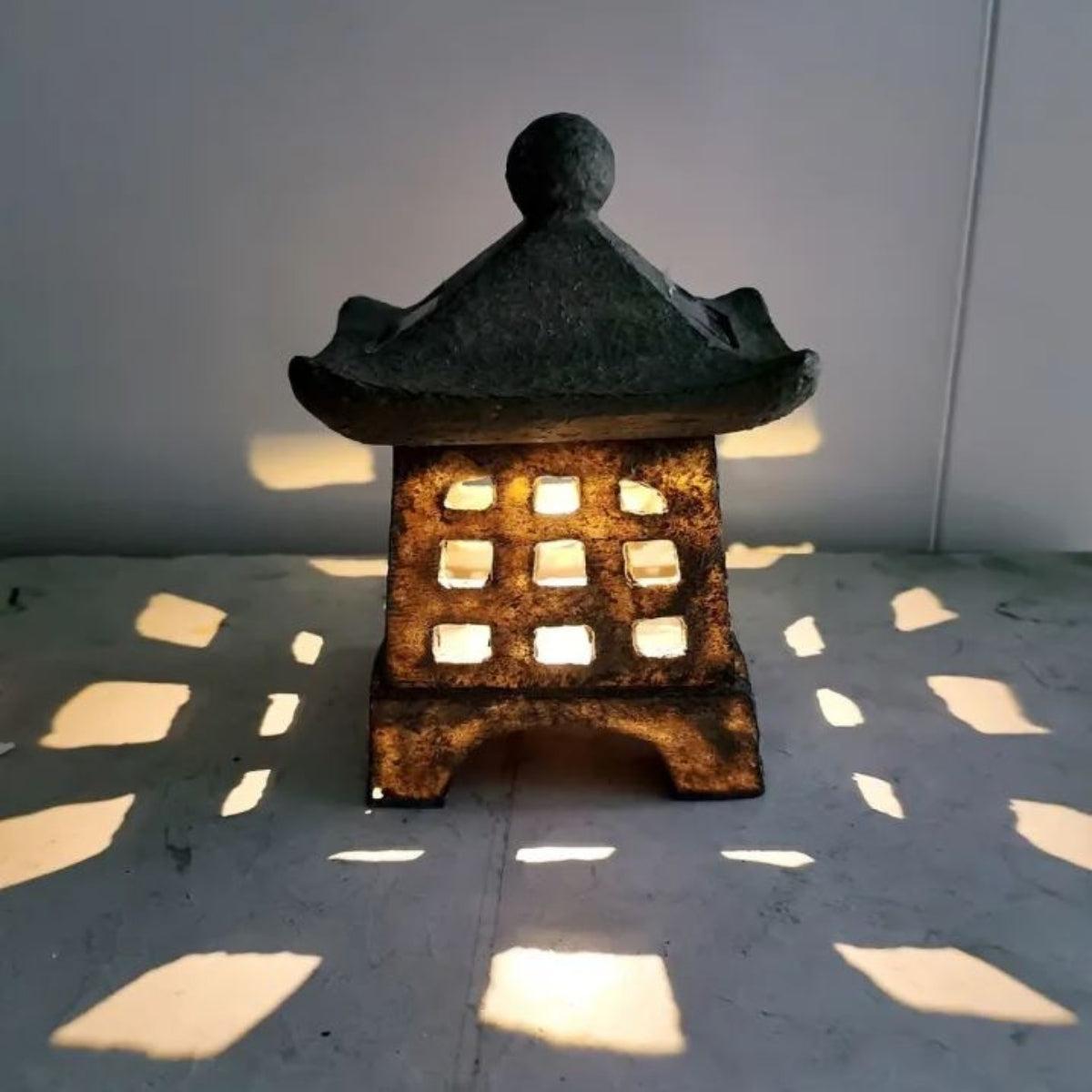 rustic-solar-pagoda-garden-light-for-outdoor-pathway-img2.jpg