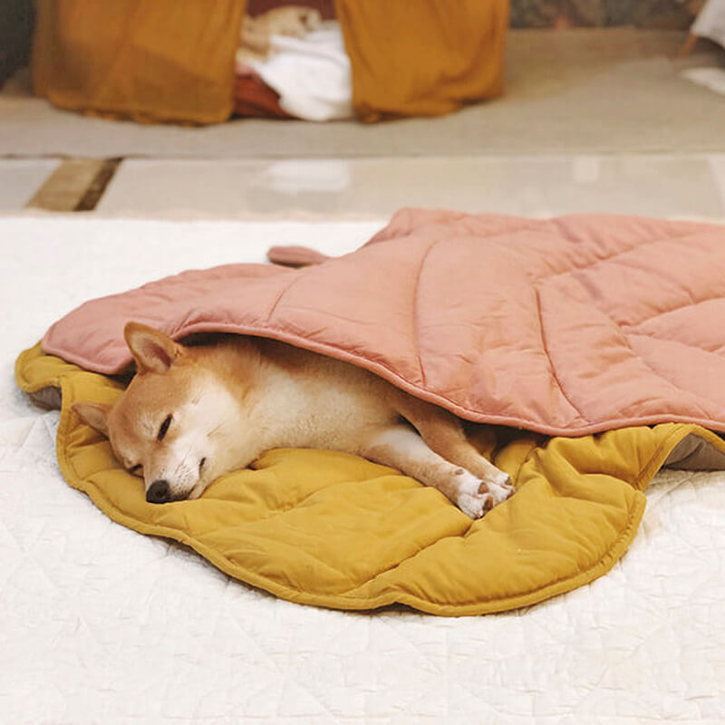 washable-cotton-leaf-shape-dog-blanket-mat-for-couch-img1.jpg