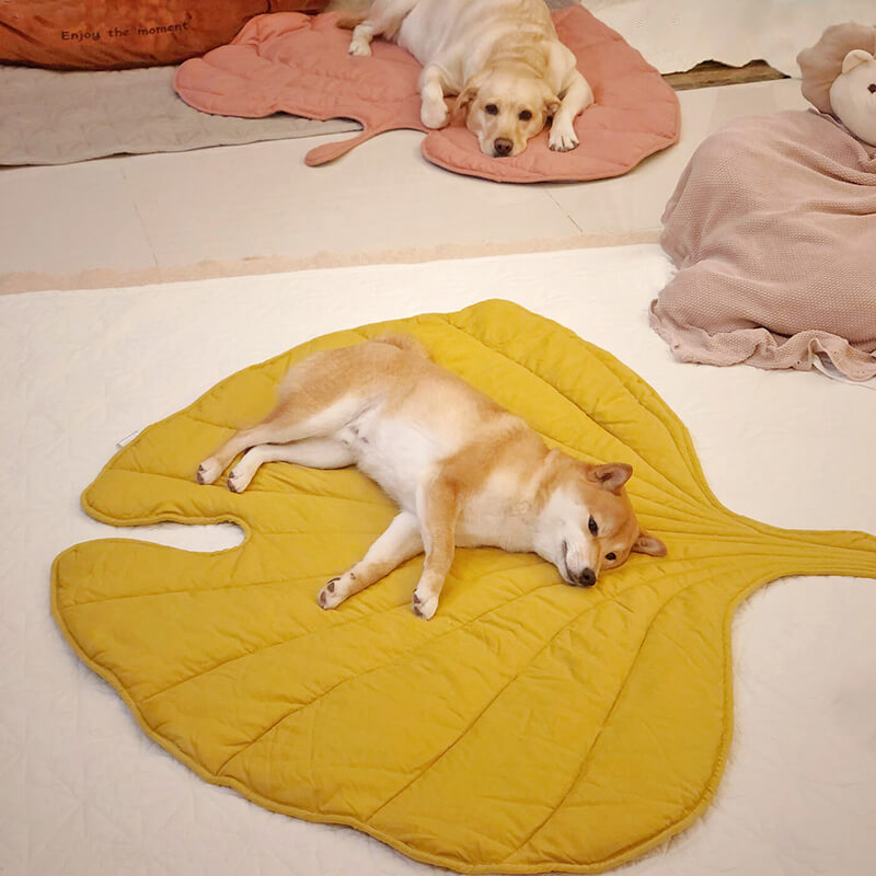 washable-cotton-leaf-shape-dog-blanket-mat-for-couch-img2.jpg