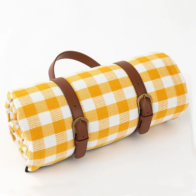 waterproof-checkered-picnic-blanket-with-carry-strap-img10.webp