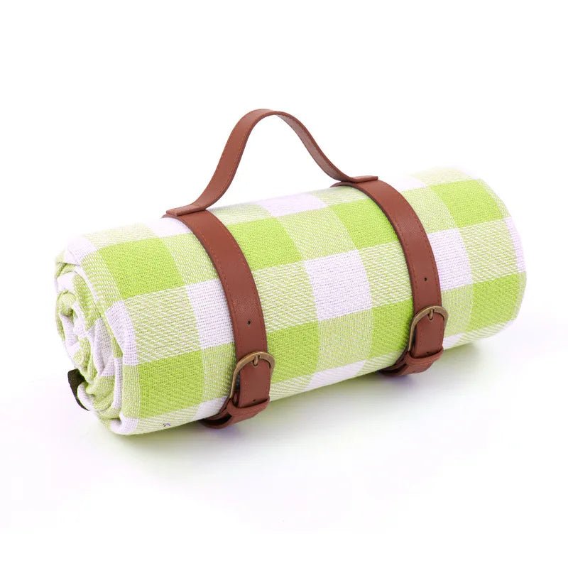 waterproof-checkered-picnic-blanket-with-carry-strap-img11.webp